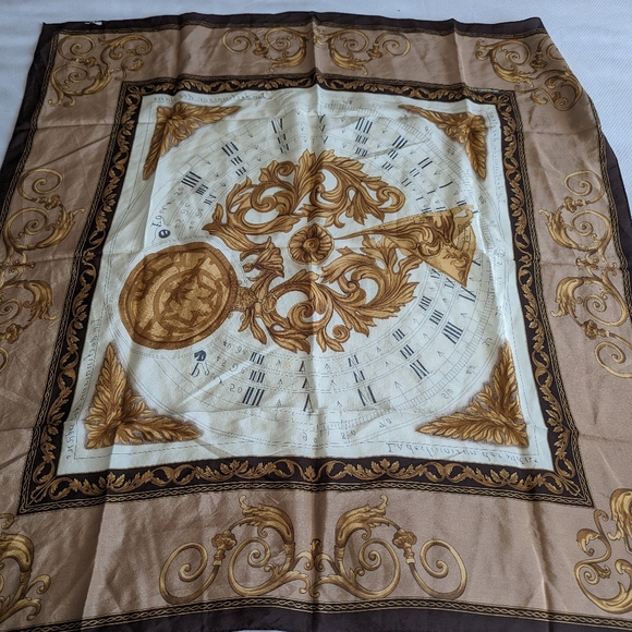 Vintage Liz Claiborne scarf. Lilly Silk. Natural colours. 32x32 inches approx. - Picture 6 of 7